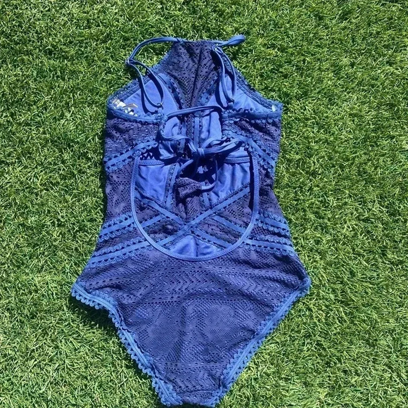 BECCA Color Play High Neck One-Piece Blue Small - Picture 3 of 7